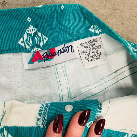 vintage 90s printed denim shorts! - Picture 2 of 4